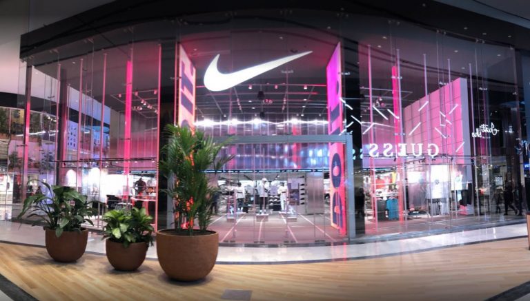 Eurostrut kabelladders in een Nike Shop Kabelladders in een winkel