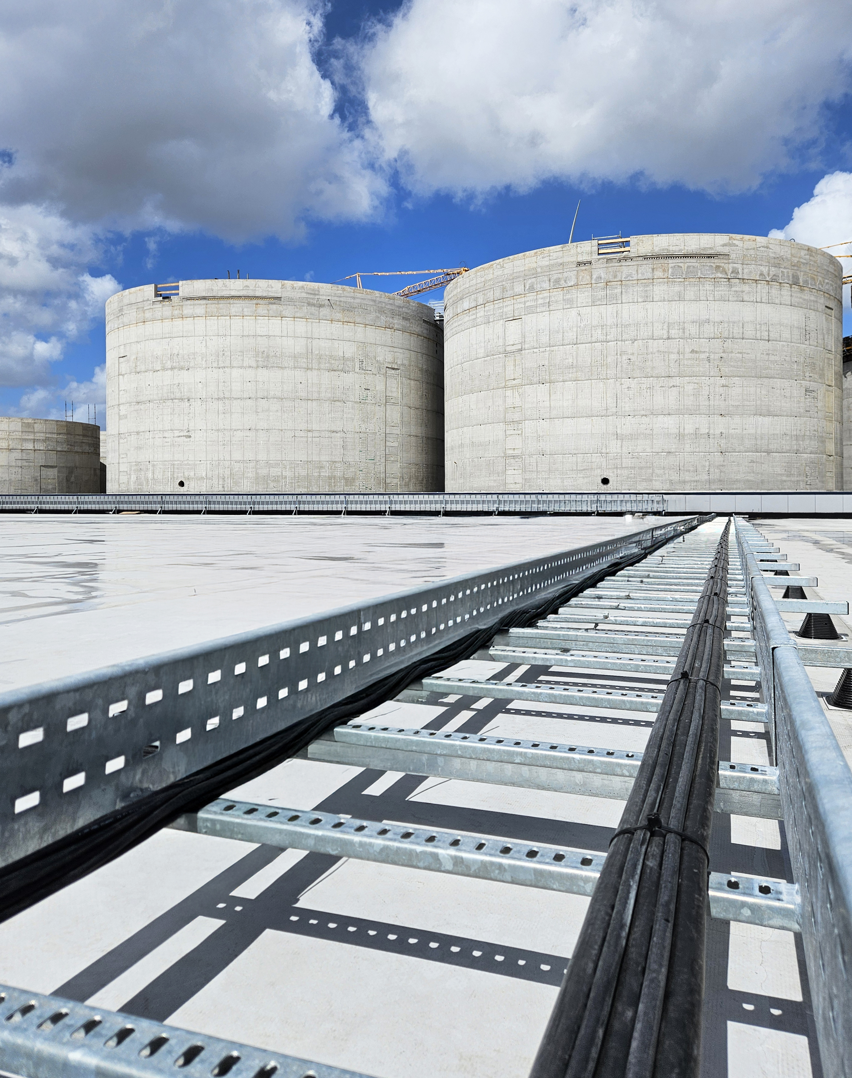 Sustainable Fuel Plant Groningen Eurostrut ECL Kabellader bij chemische installatie